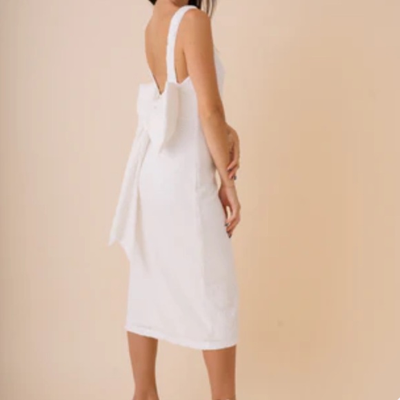 Dresses & Skirts - Adorable sequin bow dress